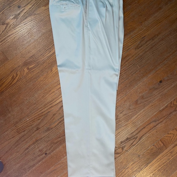 Dockers classic fit D3 khakis. Waist 33 length 30 - Picture 3 of 6